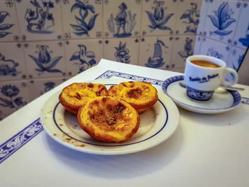 Pasteis de nata Czy smartfon może zastąpić profesjonalny aparat na zagranicznej wycieczce? Sprawdziliśmy to w Portugalii. Wszystkie fotografie zostały wykonane telefonem Samsung Galaxy S9+.