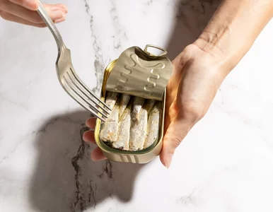 Miniatura: Ten produkt z puszki wygładza skórę....