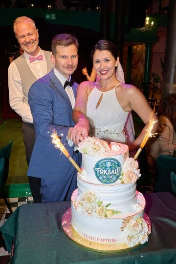 &bdquo;Wesele&rdquo; to&nbsp;komediowe widowisko &bdquo;show & dining&rdquo;, podczas kt&oacute;rego goście wsp&oacute;łtworzą z&nbsp;aktorami przedstawienie
