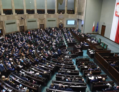 Miniatura: Sondaż poparcia dla partii. PiS na pozycji...