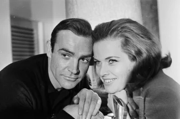 Sean Connery i Honor Blackman na planie filmu „Goldfinger” (1964) 