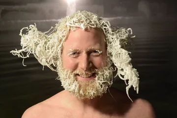 Uczestnicy "konkursu zamarzniętych włosów" 