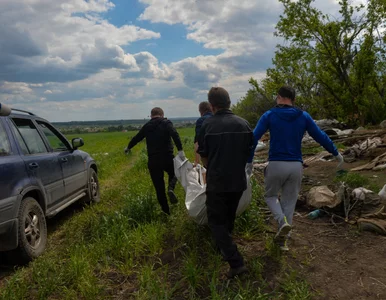 Miniatura: „Znalazłem to w ciałach cywilów”. Koroner...