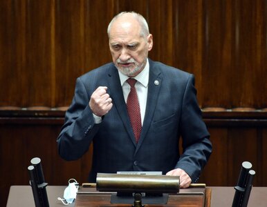 Miniatura: Macierewicz poleciał do USA za publiczne...