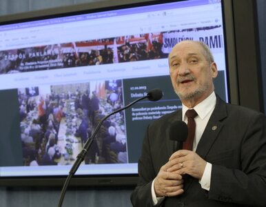 Miniatura: Macierewicz nie wierzy w zamach? "Prowadzi...