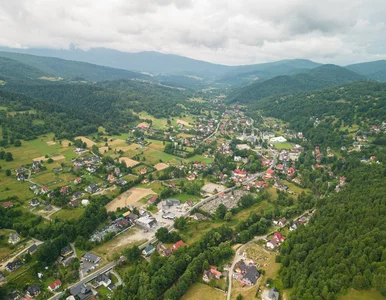 Miniatura: To najdłuższa wieś w Polsce. Trafisz z...