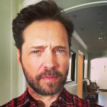 Jason Priestley wcielał się w rolę Brandona Walsha 