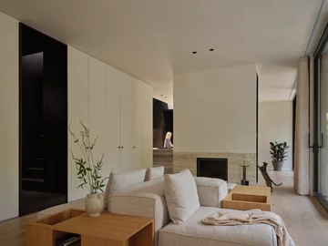 Dom z czarną kuchnią, projekt Batay-Csorba Architects 