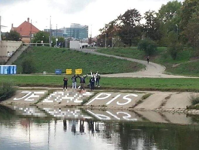 Napis „J***ć PiS” w Poznaniu