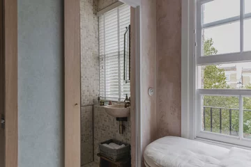 Śródziemnomorski klimat w pochmurnym Londynie, projekt Red Deer downloadfor.press, red deer