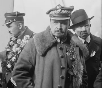 Józef Haller Kolejna legendarna postać polskiej niepodległości. W trakcie I wojny światowej przywódca Armii Polskiej we Francji, zwanej „Błękitną Armią" lub... „Armią Hallera". Był też komendantem Legionów, Naczelnym Dowódcą, a w trakcie Bitwy Warszawskiej przewodził Frontowi Północnemu, jednemu z kluczowych związków taktycznych tego starcia.