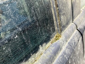 Porzucone auto na&nbsp;parkingu