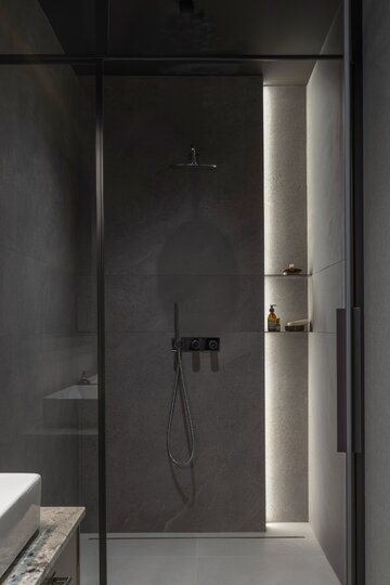 Dwupoziomowy apartament w&nbsp;inwestycji Chronos na&nbsp;warszawskiej Woli, projekt Moderna Design