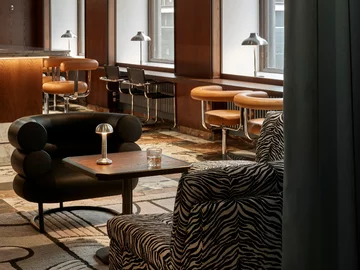 Wnętrza kultowego hotelu Torni w Helsinkach, projekt Fyra v2com, 5941-01