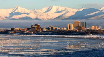 12. Alaska Alaska jest jednocześnie najbardziej północnym, zachodnim i wschodnim stanem w USA.