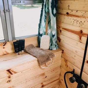 Tyler Hjorting, Lexi O’Brien i ich dom na kółkach 