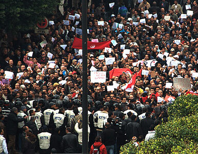 Miniatura: Tunis: antyrządowe protesty pod okiem...