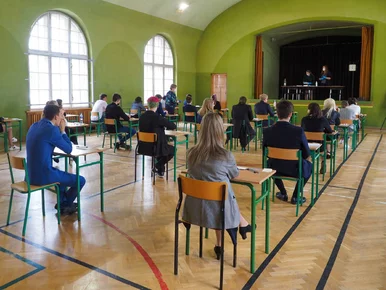 Miniatura: Oszukują na maturze, a nauczyciele są...