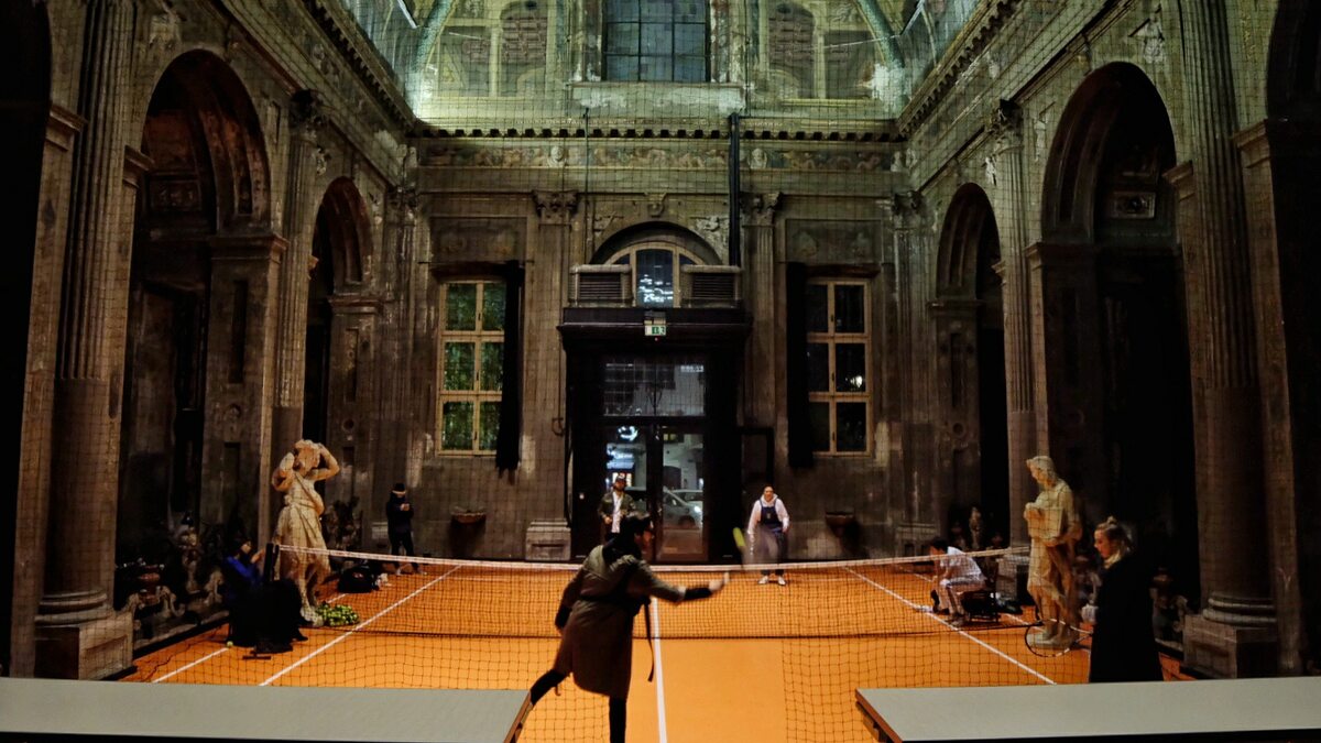 Gra w tenisa w XVI-wiecznym kościele 