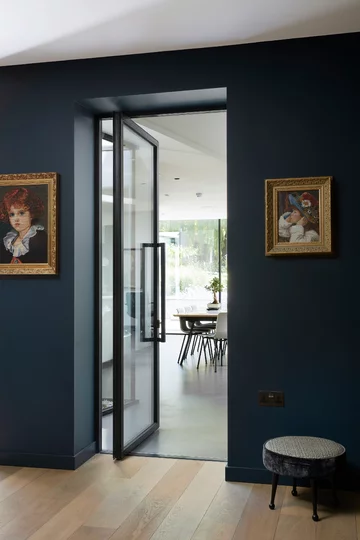 Minimalistyczne wnętrza z retro akcentami, projekt XUL Architecture downloadfor.press. xul