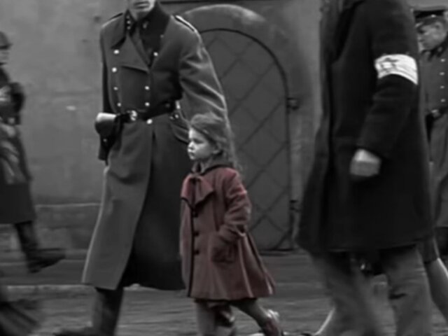 A to kadr z filmu: