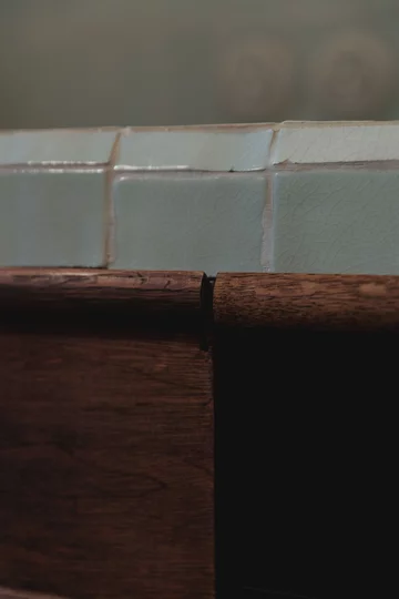 Śródziemnomorski klimat w pochmurnym Londynie, projekt Red Deer downloadfor.press, red deer