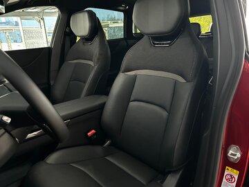 Nowa Mazda CX-6e