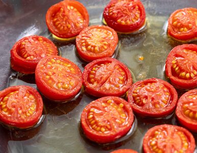 Miniatura: Jak upiec pomidory? Dodaj jeden składnik,...