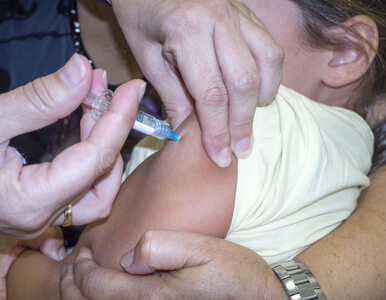 Tysiącom dzieci podano sfałszowaną szczepionkę. Obywatele są wściekli