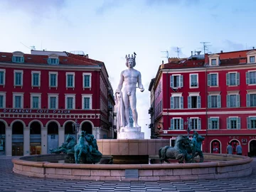 W którym kraju mieści się ten plac?