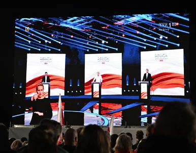 Miniatura: Atakujący Morawiecki, spięty Tusk....