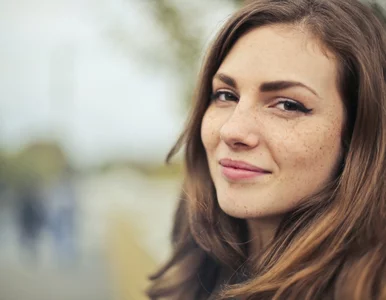 Miniatura: Kremy pod oczy – kiedy i kto powinien je...