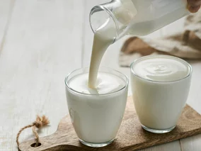 Miniatura: Kefir czy maślanka? Oba napoje są zdrowe,...