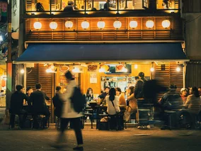 Miniatura: Kontrowersyjna tabliczka w turystycznym...