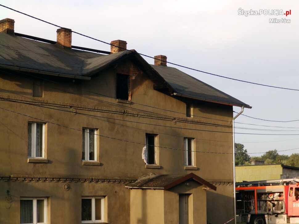 Zniszczenia po pożarze budynku w Łaziskach Górnych 