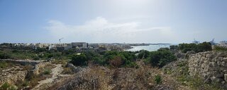 El asentamiento de la Edad del Bronce de Borġ in-Nadur. A lo lejos, la bahía de Marsaxlokk y el puerto.