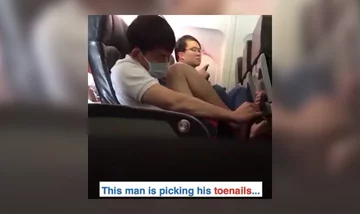 Dziwne zachowania i znaleziska w samolotach. Zdjęcie z profilu Passenger Shaming 