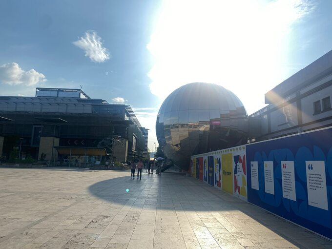 Millennium Square i planetarium