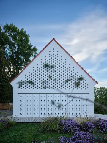 Mały dom w starym sadzie, projekt Jan Žaloudek 