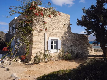 Dawna tłocznia wina nad samym morzem na Antiparos, projekt ARP 