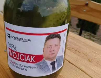 Miniatura: Ogórki, żurek i prezerwatywy. Tak promują...