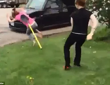 Miniatura: Dziwaczna bójka dziewczyn hitem internetu