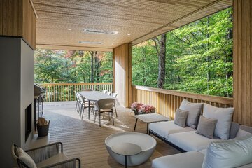 Drewniany dom w&nbsp;g&oacute;rach, projekt Thellend Fortin Architectes