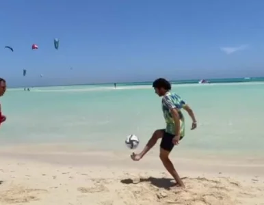 Miniatura: Gwiazdor Arsenalu grał w piłkę z ojcem....