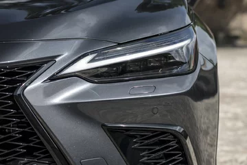 Nowy Lexus NX 450h+ 