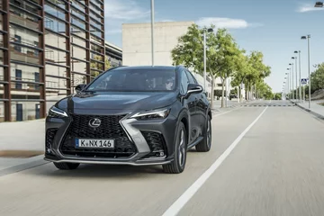 Nowy Lexus NX 450h+ 