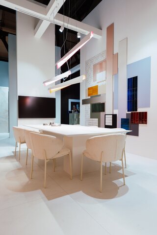 Stoisko Grupa Tubądzin na&nbsp;Salone del Mobile 2026 &ndash; immersyjna przestrzeń inspirowana pracownią artysty redefiniuje rolę ceramiki w&nbsp;architekturze