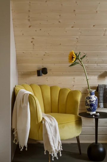 Współczesny dom na Kaszubach zaprojektowany przez Patrycję Majewicz – naturalne materiały, drewno i lokalne inspiracje tworzą spokojne, funkcjonalne wnętrze zakorzenione w krajobrazie 