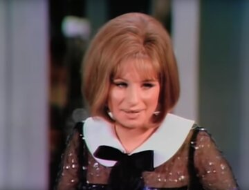 Barbra Streisand podczas ceremonii wręczenia Oscarów w 1969 roku 