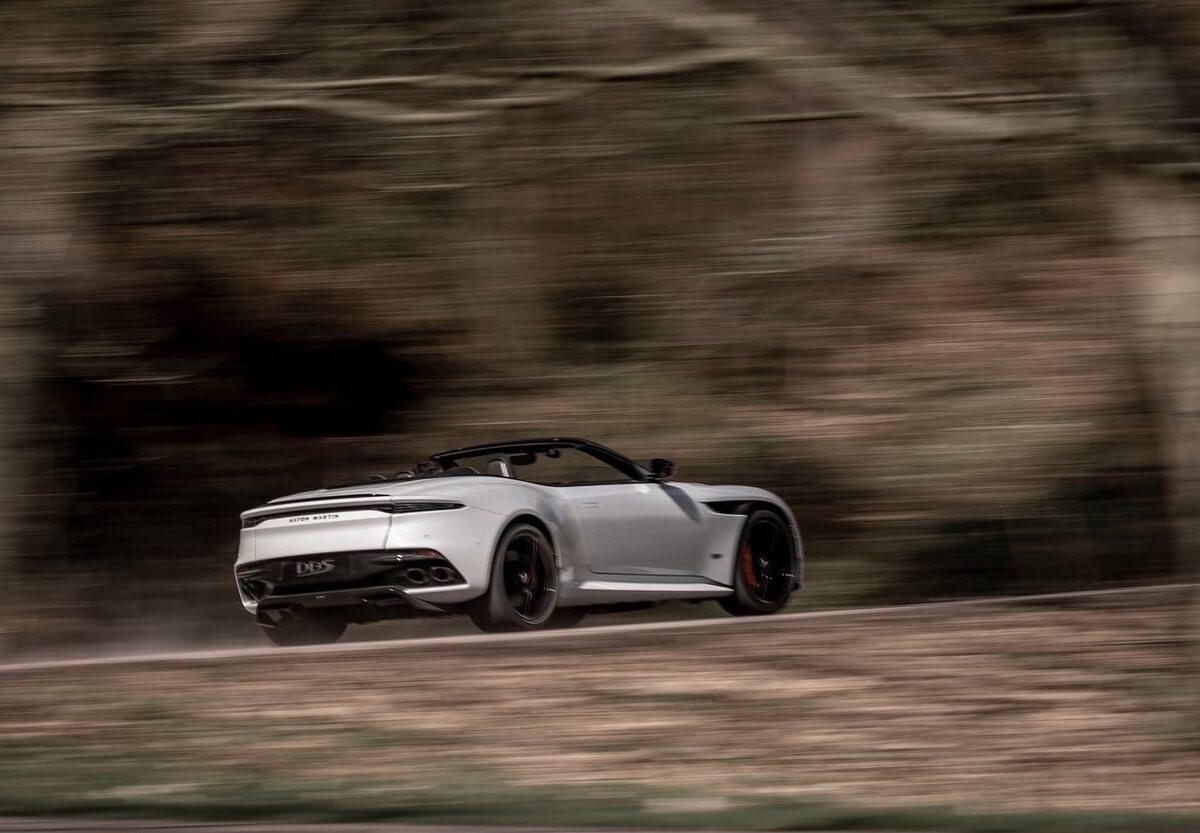 Aston Martin DBS Superleggera Volante 